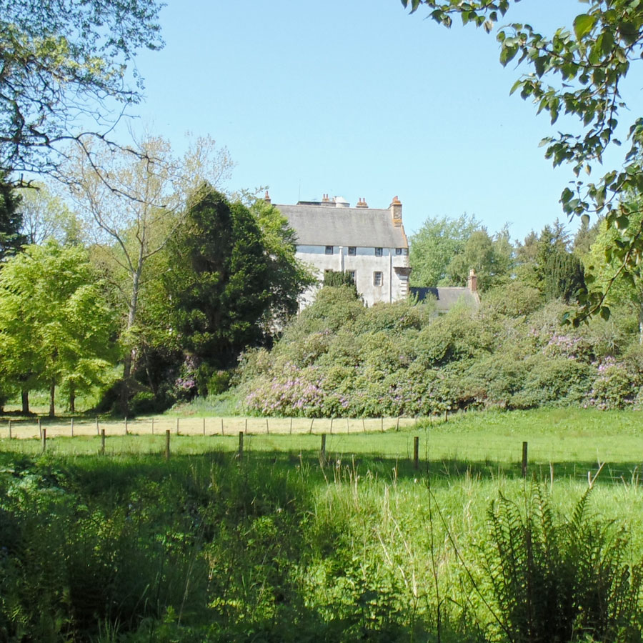 self catering castle grounds